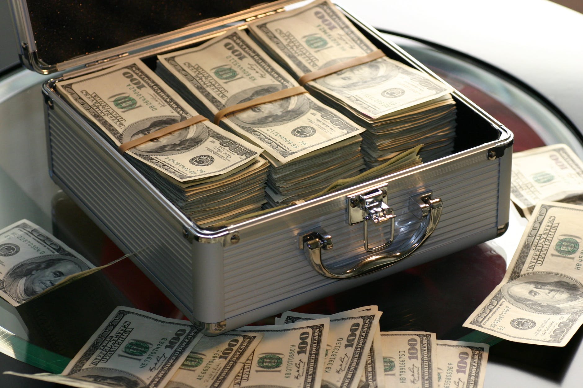 تفسير رؤية المال في المنام لابن سيرين - مدونة صدى الامة