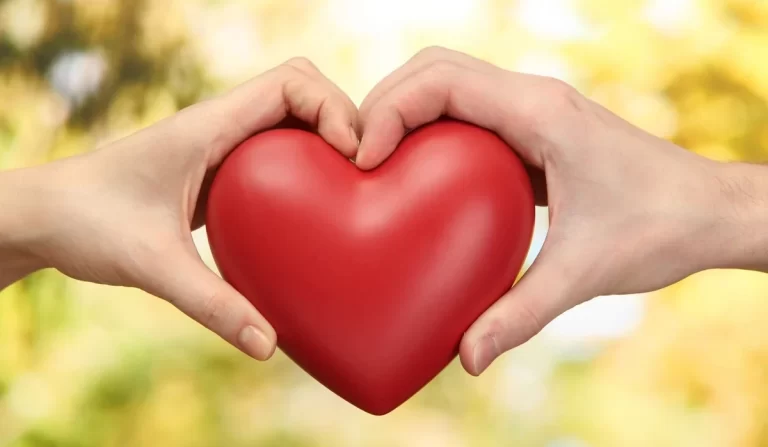 الفرق بين الحب والإعجاب