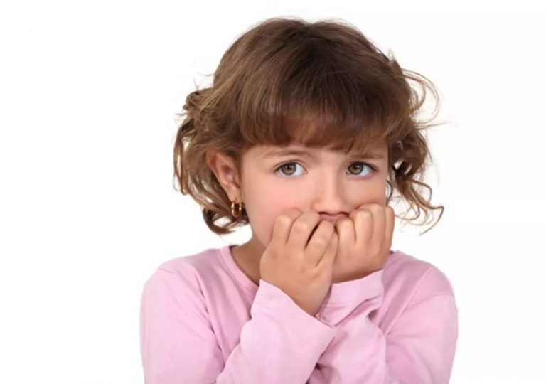 علامات التوتر في لغة الجسد