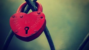 كيف اعرف ان شخص يحبني