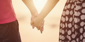 كيف يتصرف الرجل عندما يقع في الحب