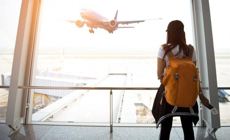 Bekar bir kadının uçakla seyahat etme hayali - Sada Al Umma Blog