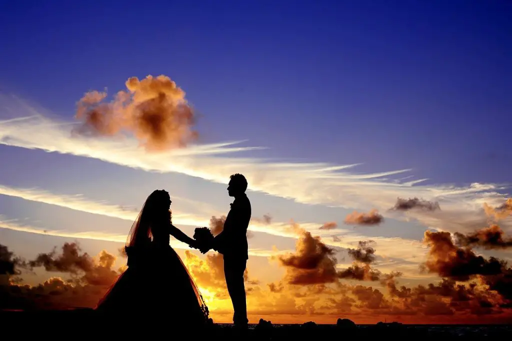 Bir damat bekar bir kadına evlenme teklif ediyor - Sada Al Umma blogu
