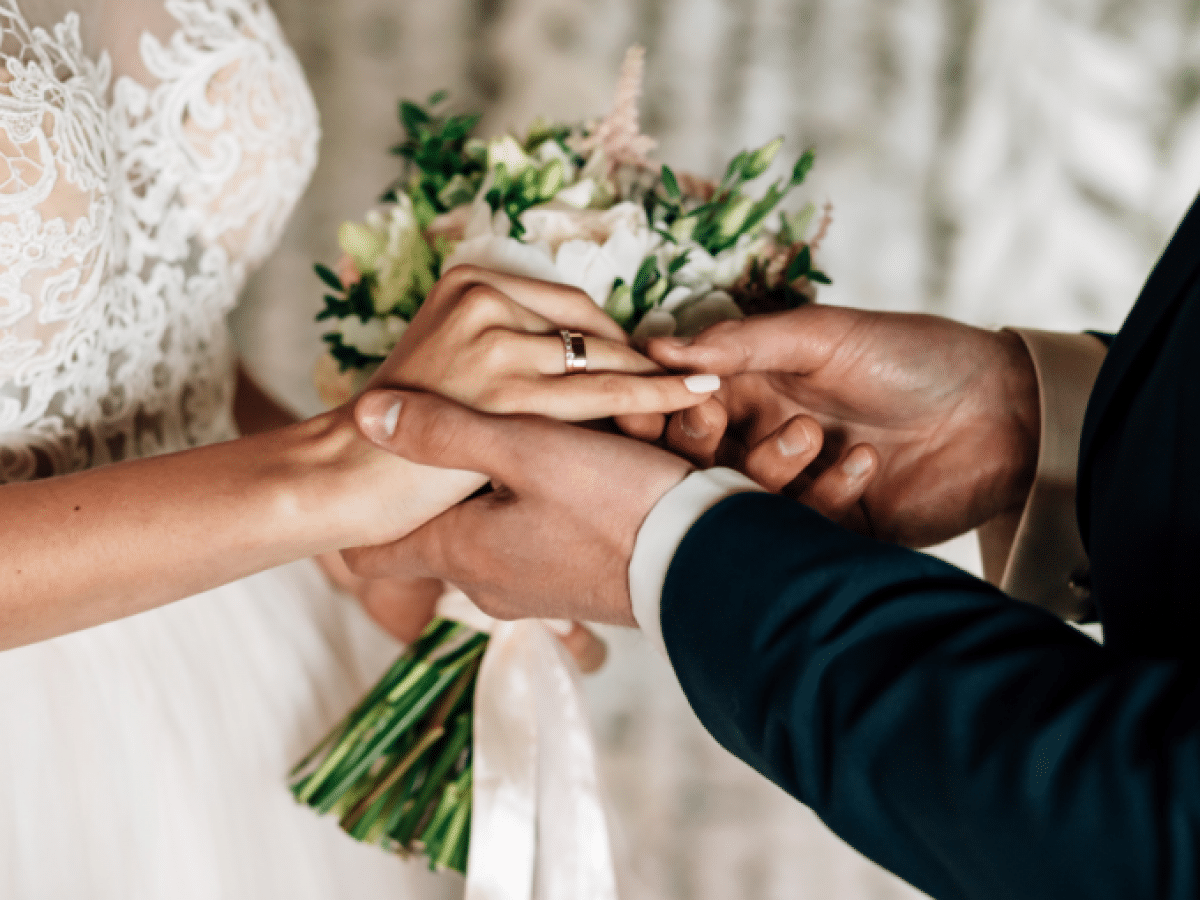 أهم 20 تفسير لحلم زواج شخص اعرفه لابن سيرين - مدونة صدى الامة