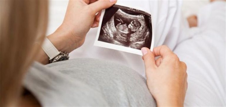 أسباب تمركز الجنين في الجانب الأيمن