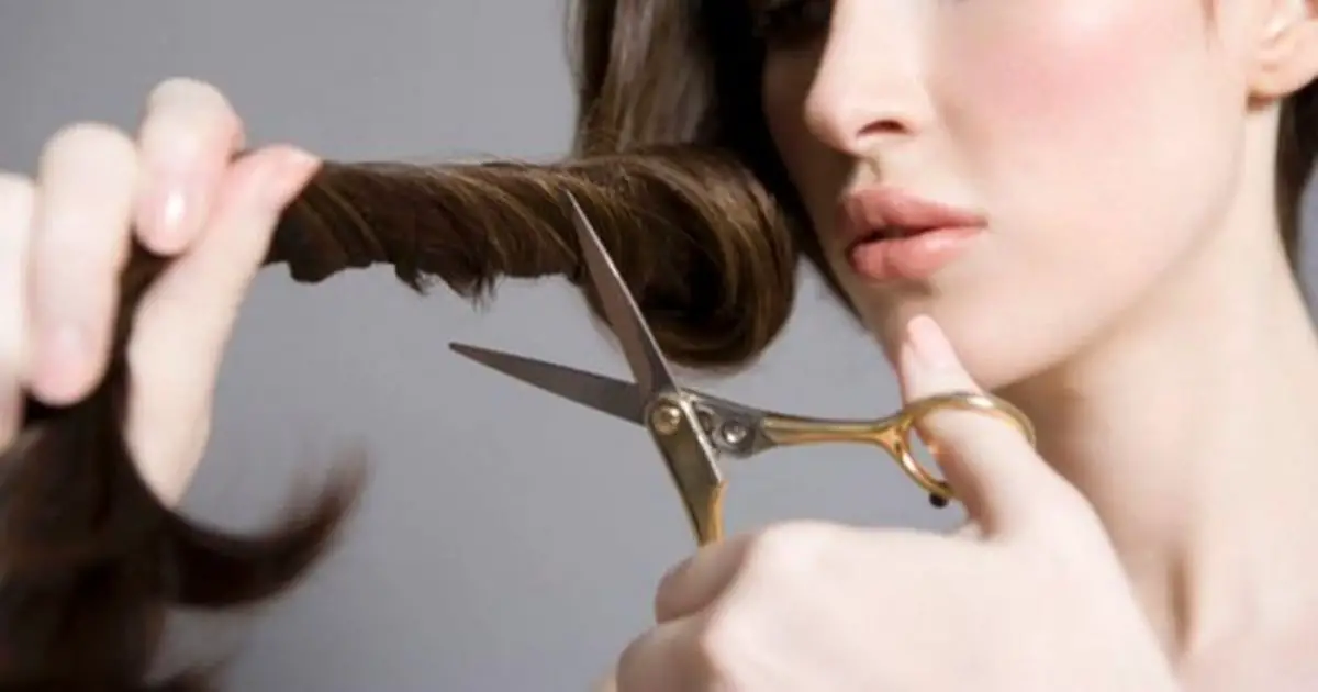 İbn Sirin'e göre bekar bir kadın için uzun saç kesme rüyasının en önemli 20 yorumu - Sada Al-Umma Blog