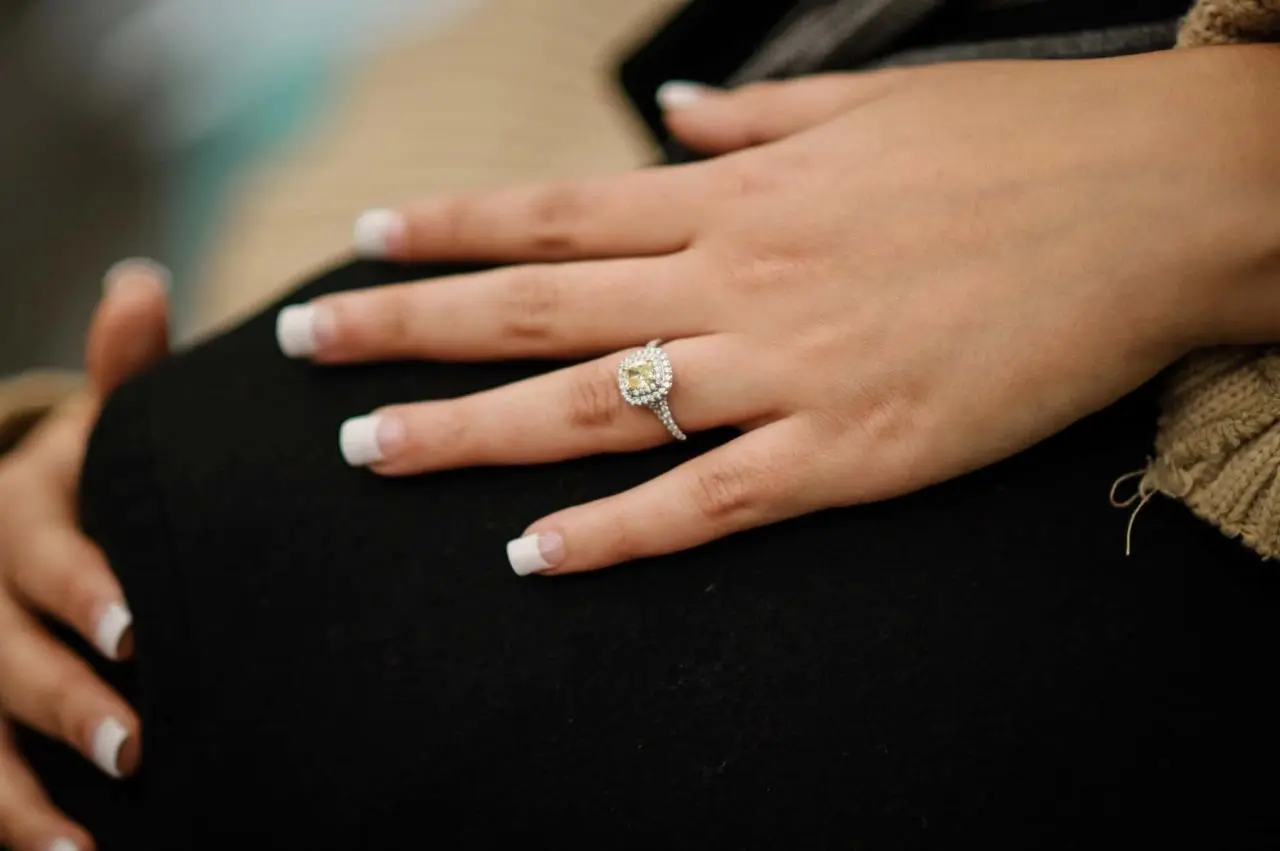 Ερμηνεία της φορώντας ένα δαχτυλίδι σε ένα όνειρο