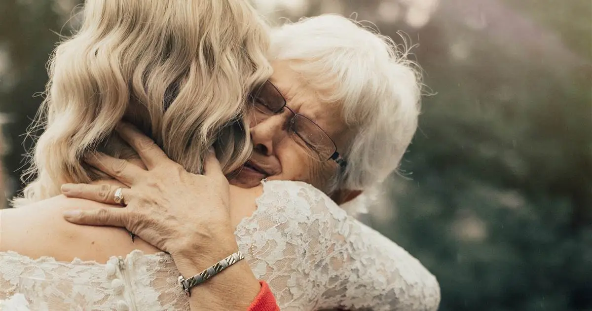 Saya bermimpi bahwa nenek saya meninggal ketika dia masih hidup