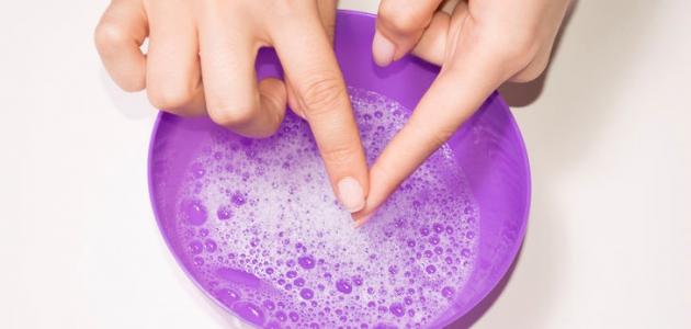 How to remove nail glue