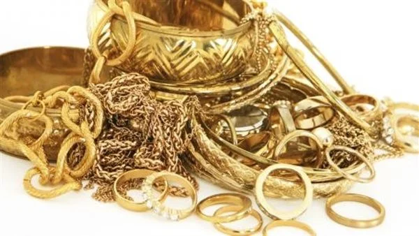 Seeing gold in a dream for a married woman