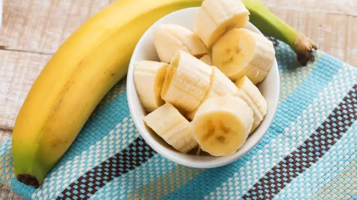 Eating bananas in a dream