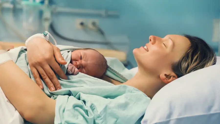 Hamile olmayan evli bir kadın için erkek çocuk doğurma rüyasının yorumlanması