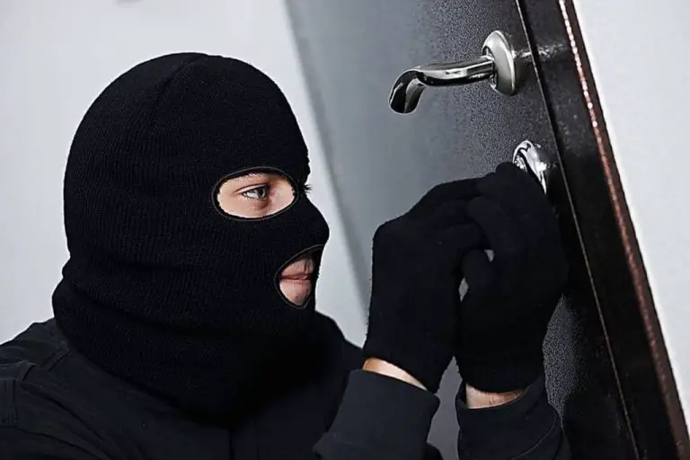 Interpretation of a dream about someone stealing from you