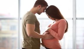 इब्न सिरिन के अनुसार, एक विवाहित महिला के लिए लड़की को गर्भ धारण करने के सपने की 10 सबसे महत्वपूर्ण व्याख्याएँ