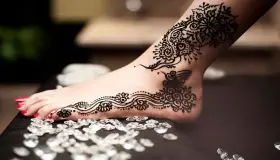 Conozca la interpretación de ver aparecer henna en los pies en un sueño, según Ibn Sirin