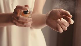 Jaka jest interpretacja zapachu perfum we śnie dla samotnej kobiety według Ibn Sirina?