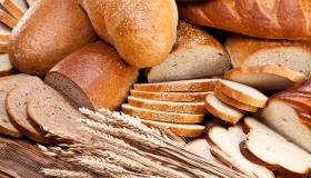 Lær mere om fortolkningen af ​​en drøm om at spise brød til en enkelt kvinde ifølge Ibn Sirin