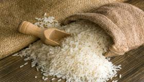 Prečítajte si viac o interpretácii videnia jedenia bielej ryže vo sne od Ibn Sirina
