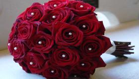गुलाब के गुलदस्ते के बारे में इब्न सिरिन के सपने की व्याख्या जानें