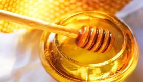 Learn more about the interpretation of seeing honey in a dream by Ibn Sirin