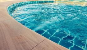 As 10 interpretações mais importantes de um sonho de nadar em uma piscina segundo Ibn Sirin