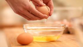 أهم 7 دلالات لرؤية كسر البيض في المنام لابن سيرين تعرف عليهم بالتفصيل
