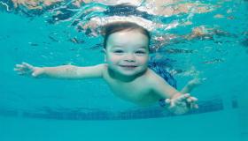 أهم 20 تفسير لحلم السباحة في بركة لابن سيرين وتفسير حلم السباحة في المسبح مع أشخاص
