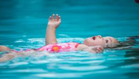 تفسير انقاذ طفل من الغرق في المنام لابن سيرين
