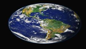 ماذا ينتج عن دوران الأرض حول محورها؟