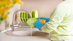 Conozca la interpretación de ver lavar platos en un sueño por Ibn Sirin