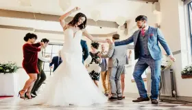 इब्न सिरिन द्वारा सपने में शादी और नृत्य की व्याख्या के बारे में जानें