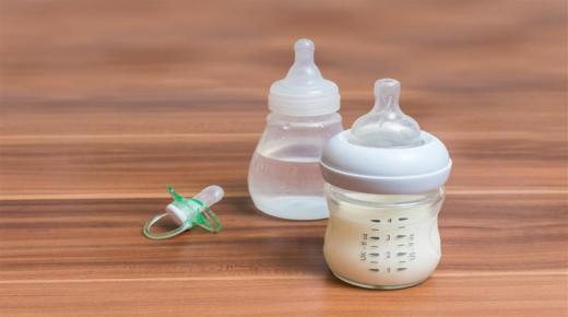 Jaka jest interpretacja widzenia we śnie butelki mleka dla niemowląt?