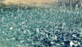 Interpretación de un sueño sobre fuertes lluvias en el verano de Ibn Sirin