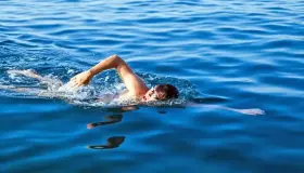 ما هو تفسير حلم السباحة في المسبح لابن سيرين؟