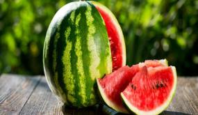 The 10 most important interpretations of a man’s dream of red watermelon, according to Ibn Sirin