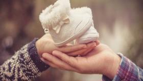 Las connotaciones más importantes de ver un regalo de zapatos en un sueño, según Ibn Sirin